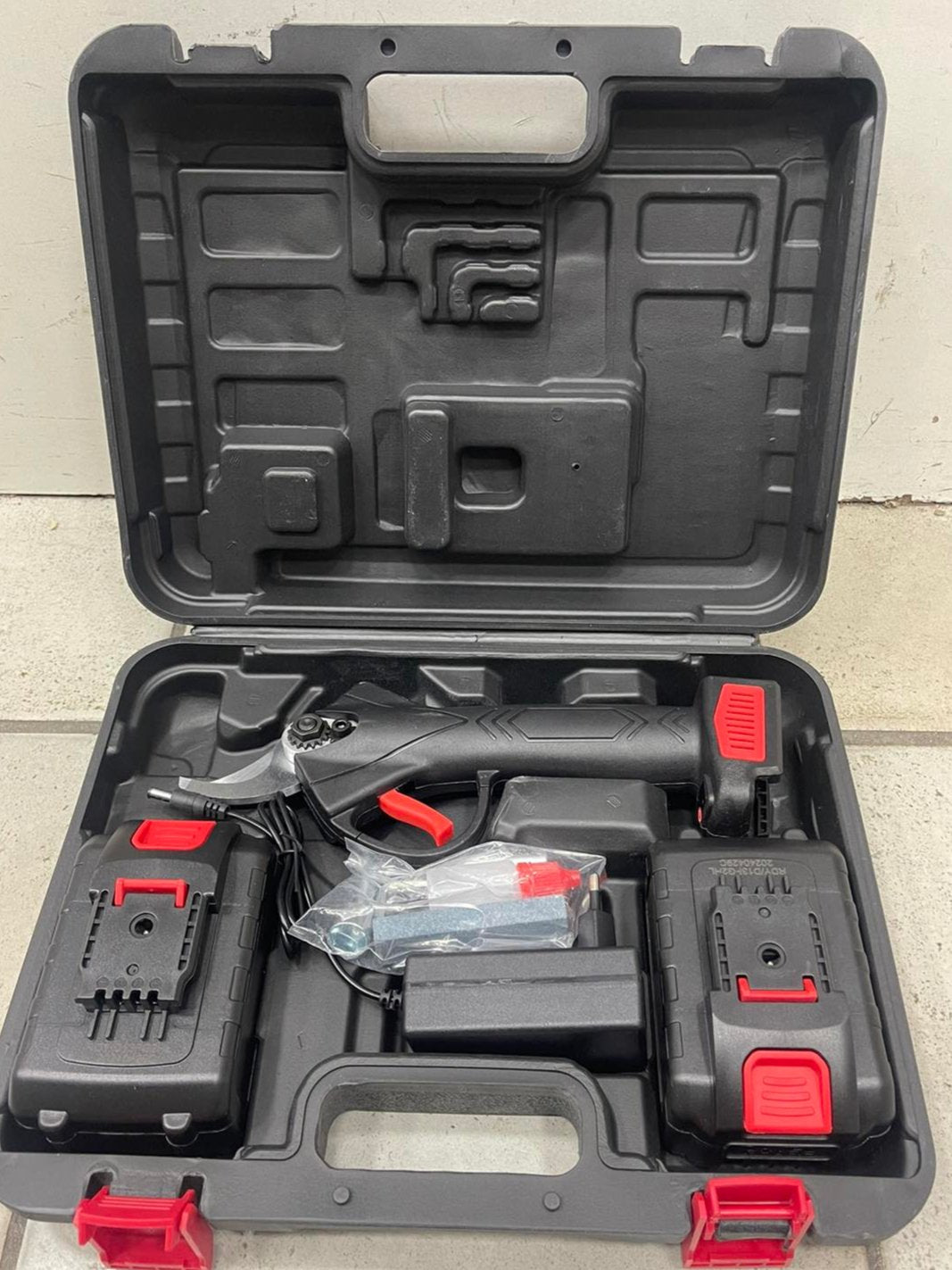 Aku makaze za orezivanje voca